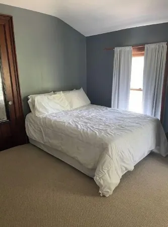 Cozy, Quaint, entire 1 Bedroom Apt.