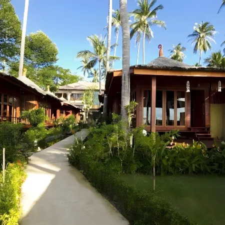 Lipa Bay Resort Отели рядом с достопримечательностью «Пляж Никки-бич»