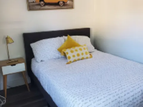 Cozy 2 bedroom suite Hotels in Sidney