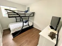Quaint 2 bedroom cottage at Bass Lake-paddle boards, kayaks, private ramp, bikes