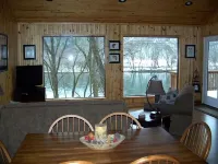 White River Get Away Cabin (Norfork) - River frontage - Open all Year