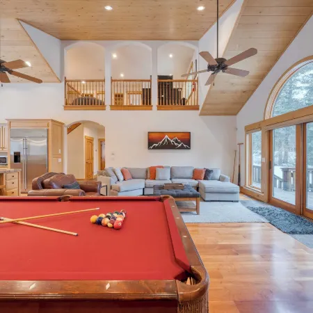 5 Mins to Ski Resort Ping Pong Pool Table Deck Donner Ridge by AvantStay