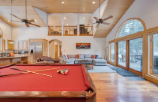 5 Mins to Ski Resort Ping Pong Pool Table Deck Donner Ridge by AvantStay