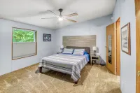 Cabin on Pearl Lake minutes from DL
