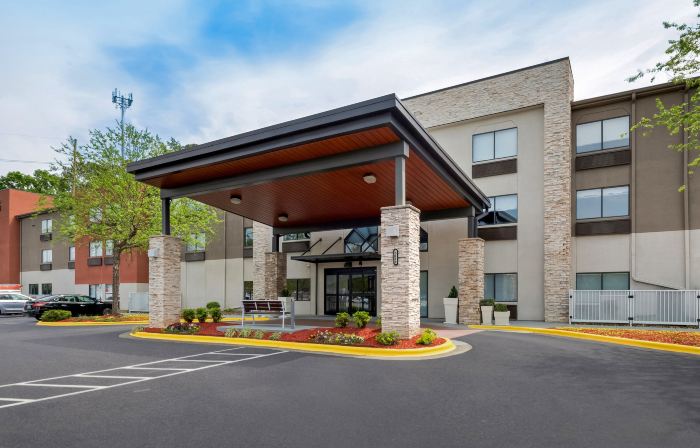 Holiday Inn Express & Suites RALEIGH NE - MEDICAL CTR AREA by IHG
