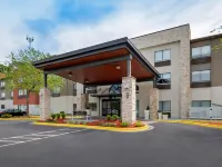 Holiday Inn Express & Suites RALEIGH NE - MEDICAL CTR AREA by IHG Hoteles en Raleigh