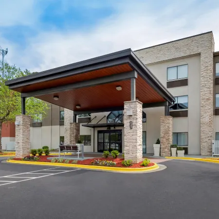 Holiday Inn Express & Suites RALEIGH NE - MEDICAL CTR AREA by IHG