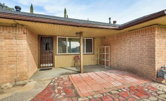 Quiet Houston Home w/ Porch - Near Park & Trails!