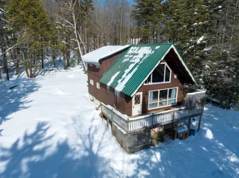 Spacious Chalet, Skiing 5 Minutes to Jay Peak, Vermont!