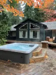 Cozy Mountain Home with Hot Tub and Wifi in Rhododendron