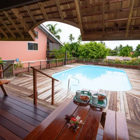 Bora Bora Holiday's Lodge
