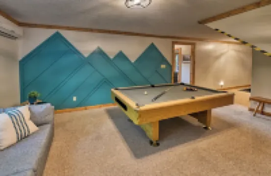 Sunset Vista 4BR Retreat with Stunning Mountain Views + Hot Tub + POOL!