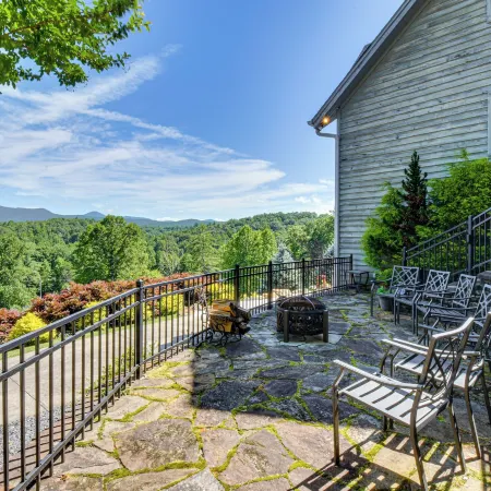 Hilltop Home w/ Panoramic Forest & Mountain Views!