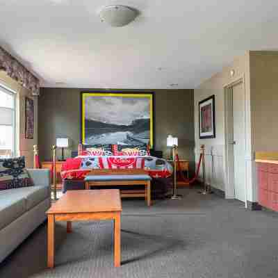 Super 8 by Wyndham Edmonton South Rooms