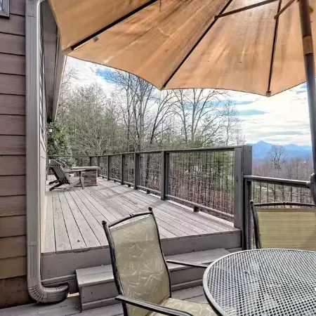 Cabin with Mountain & Lake Views, Fire Pit, WiFi, AC, EV Charger, Pond/Fountain