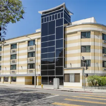 Best Western Plus La Mid-Town Hotel Отели рядом с достопримечательностью «Выставочный парк»