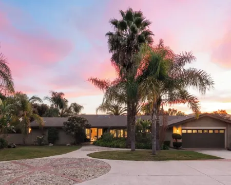 Stunning Private Resort with a Pool and Hot Tub 聖馬可斯酒店