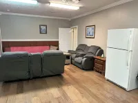 Spacious 3 bedroom apartment 3 miles from Wolf Creek Dam. Pet friendly!