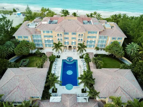 VILLA RENAISSANCE 603, 1BR in Grace Bay. Steps to the sand. WOW