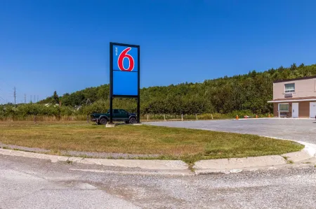 Motel 6 Sudbury, on