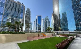 KeyRock Living | Stylish 1BR with Lake View & Pool