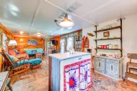 Fenced Yard: Quaint Cabin Near Lake Texoma! - 2-Star