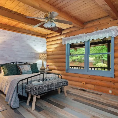 Cabin on 35 acres w/private lake for fishing, fenced yard, hot tub, pool table