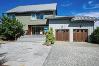 Coplan Vineyards by AvantStay 10-Acre Estate w Pool Spa Bocce Designer Interiors