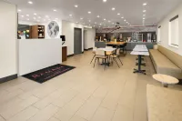 Ramada by Wyndham York Harrisburg Hershey - 停車場