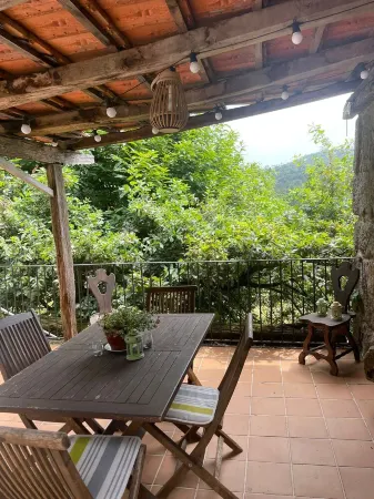 Tranquility and Privacy in Rías Baixas Surrounded by Trees in a Galician Village Отели рядом с достопримечательностью «A Lama»