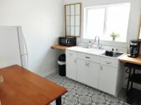 #8 Downtown Apt -Historic main street - King Bed