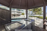 Family Friendly Beach side Unit with Pool Spa Sauna Cotton Tree