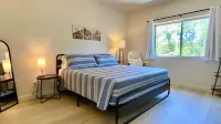 New Riverfront Retreat Home on 1 Acre - WiFi, A/C, Covered Deck and Spa - Balkon