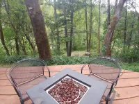 Creekfront 3-bedroom house with WiFi, AC in Happy Camp