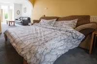 6 Guests-Free Public Parking-5 Min to Beach Hotels in Porthcawl