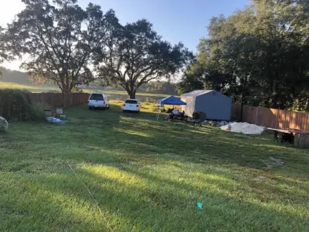 Luxury Lake View Studio Apartment Отели в г. Пайн-Хилс