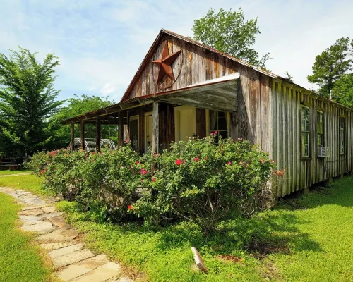 Old Fashioned 1930s Country Cottage Retreat in Plantersville - Near TX Ren Fest Hotels in Grimes County