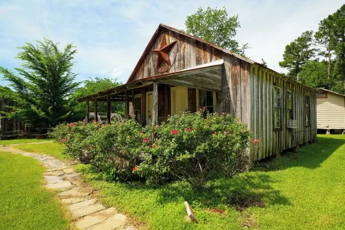 Old Fashioned 1930s Country Cottage Retreat in Plantersville - Near TX Ren Fest
