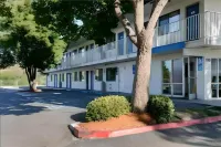 Super 8 by Wyndham Turlock Hotels in Turlock