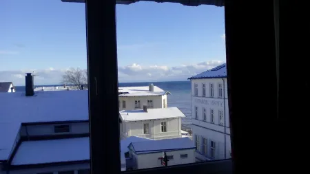 Quiet, yet centrally located apartment with lake view