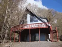 Spacious 5 BR/3 BA Pocono Chalet game room in the Hideout