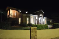 4-bedroom house with Pool, WiFi and AC close to Lake Powell and Antelope Canyon.