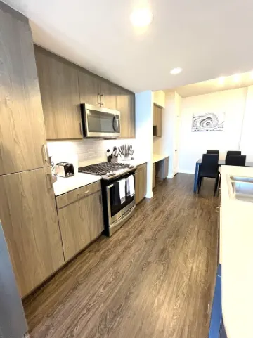 Lovely 1 bedroom apartment +pool access Отели рядом с достопримечательностью «Ирвайн Музеум Коллекшен»