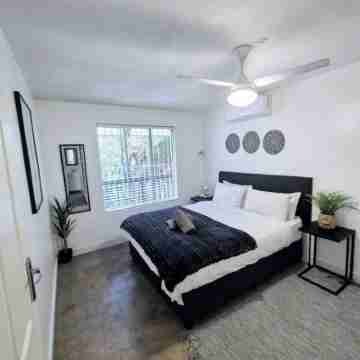 1-bedroom apartment/loadshedding free Rooms