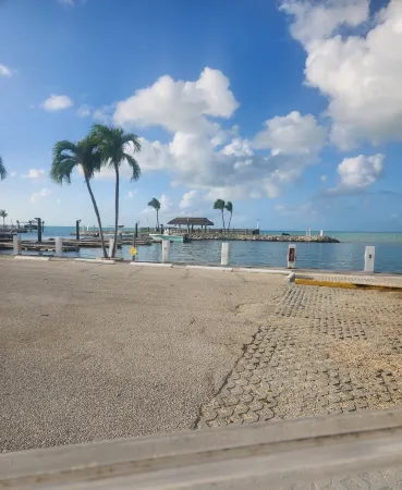 Escape to a Charming 2-Bedroom Cottage in Long Key – Your Perfect Getaway!