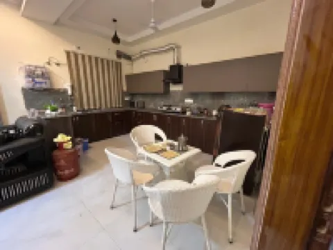 Luxurious, Cozy 2-bedroom apartment in peaceful Dehradun with WiFi, AC
