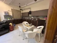 Luxurious, Cozy 2-bedroom apartment in peaceful Dehradun with WiFi, AC