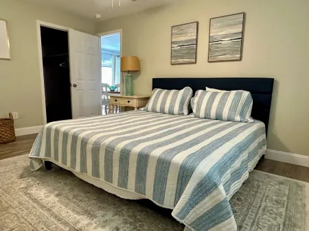 Minutes to Weeki Wachee Head Springs Pool AND hot tub! Отели рядом с достопримечательностью «Уики Уэши Спринг»