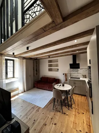 Cosy Duplex - Equipped & Central