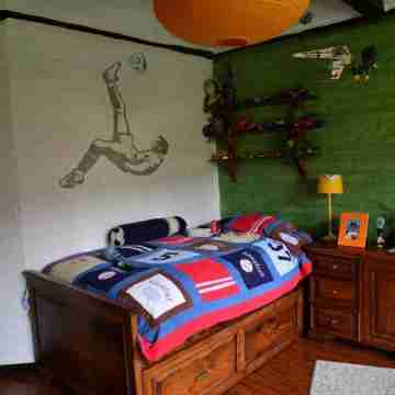Charming 4-bedroom house with WiFi in Quito Rooms